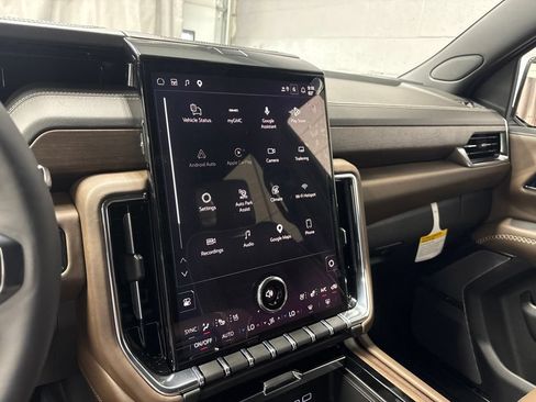 New 2026 GMC Yukon Denali Ultimate w/ LPO, Floor Liner Package AWD/4WD image 19