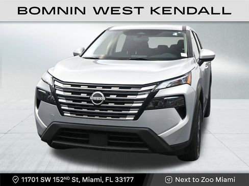 Used 2024 Nissan Rogue SV image 8