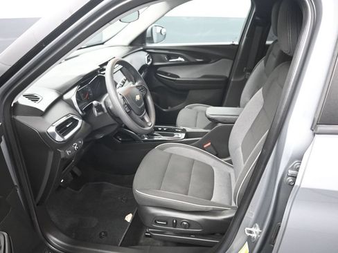 Used 2023 Chevrolet TrailBlazer LT FWD image 9