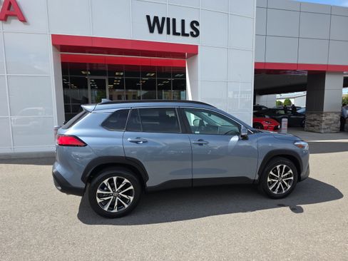 Used 2023 Toyota Corolla Cross XLE AWD/4WD image 5