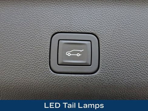 Used 2025 Chevrolet Tahoe High Country image 24