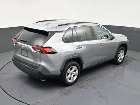 Used 2021 Toyota RAV4 XLE FWD image 16