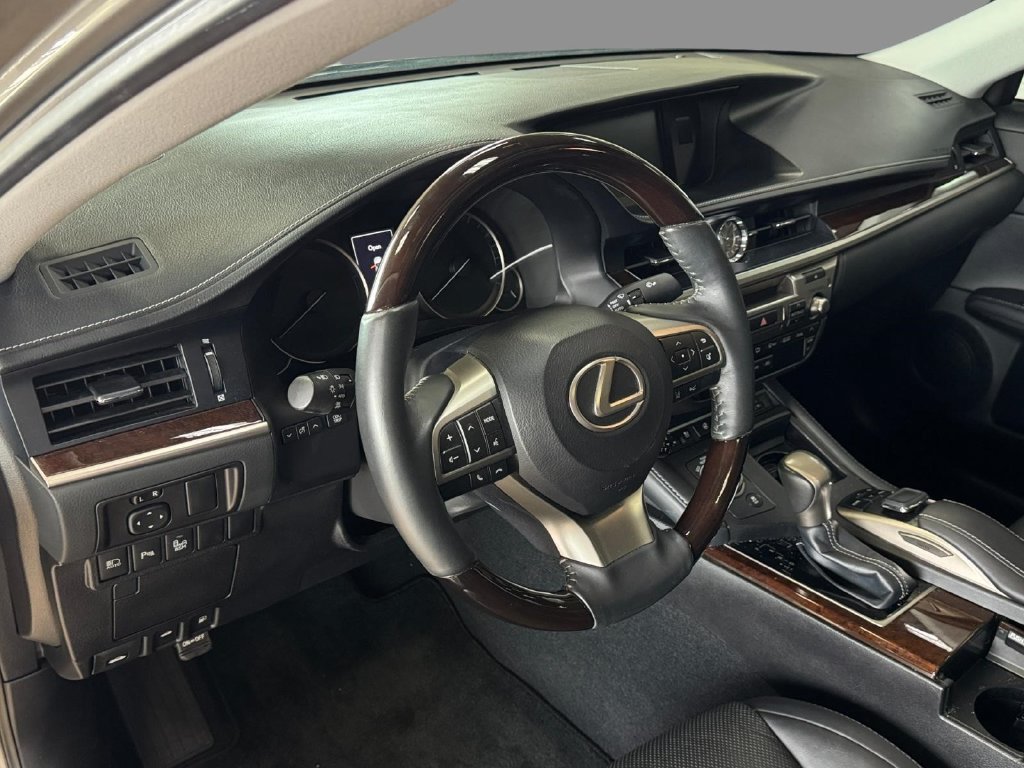 Used 2018 Lexus ES 350 w/ Luxury Package w/Wood Trim FWD image 20