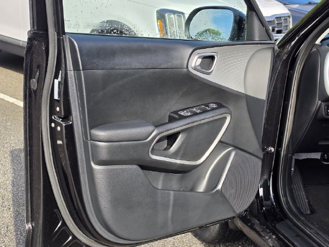 Certified 2025 Kia Soul LX FWD image 15