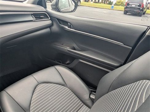 Used 2023 Toyota Camry SE image 16