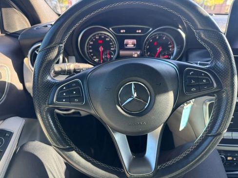 Used 2018 Mercedes-Benz GLA 250 4MATIC w/ Premium Package image 10