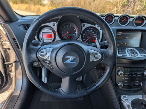 Used 2009 Nissan 370Z Touring image 18