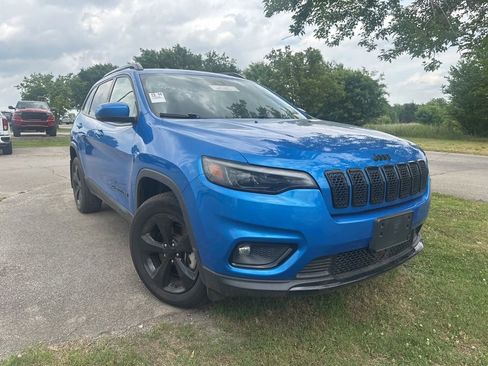 Used 2021 Jeep Cherokee Latitude Plus AWD/4WD image 3