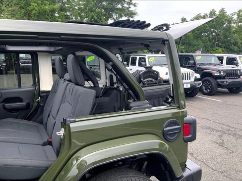 Used 2024 Jeep Wrangler Unlimited w/ Convenience Group AWD/4WD image 9