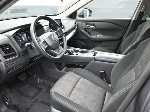 Used 2025 Nissan Rogue SV FWD image 12