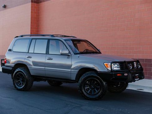 Used 2001 Toyota Land Cruiser AWD/4WD image 2