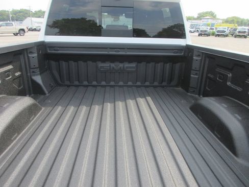 New 2026 GMC Sierra 2500 AT4 w/ AT4 Premium Plus Package AWD/4WD image 7