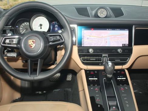 Certified 2022 Porsche Macan S image 6