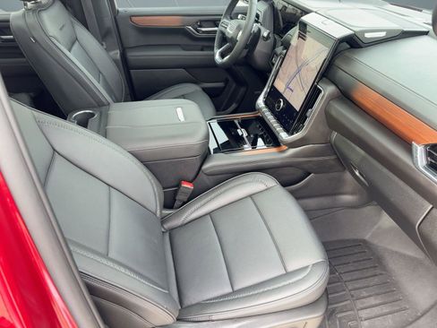 Used 2025 GMC Yukon Denali w/ Sun & Power Step Package image 31