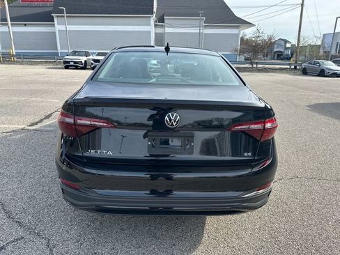 Certified 2024 Volkswagen Jetta SE w/ Panoramic Sunroof Package FWD image 8