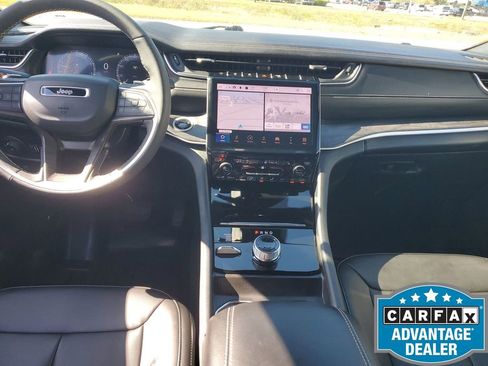 Used 2025 Jeep Grand Cherokee Limited image 12