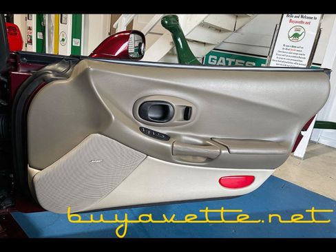Used 2003 Chevrolet Corvette Coupe w/ Preferred Equipment Group RWD image 22