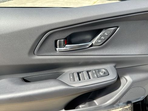 New 2025 Toyota Prius Plug-In Hybrid image 15