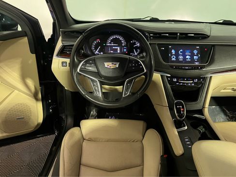 Used 2017 Cadillac XT5 Luxury w/ Driver Awareness Package AWD/4WD image 13