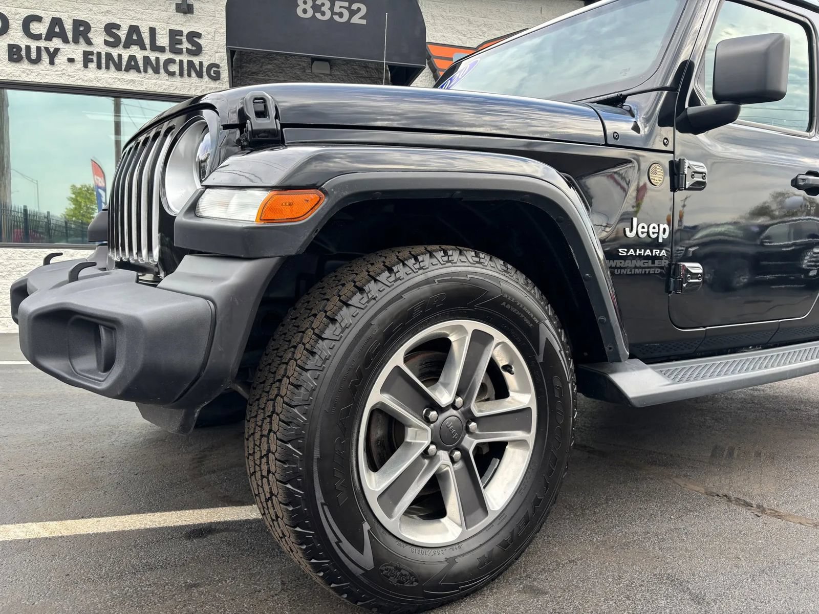 Used 2020 Jeep Wrangler Unlimited Sahara AWD/4WD image 6