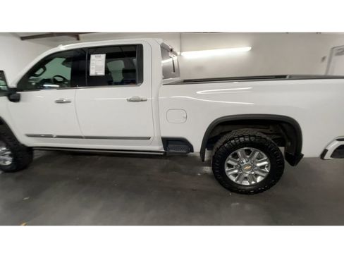 Used 2024 Chevrolet Silverado 2500 High Country w/ Technology Package image 6