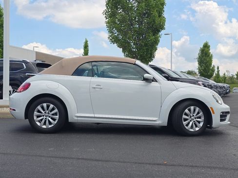 Used 2017 Volkswagen Beetle 1.8T S FWD image 24