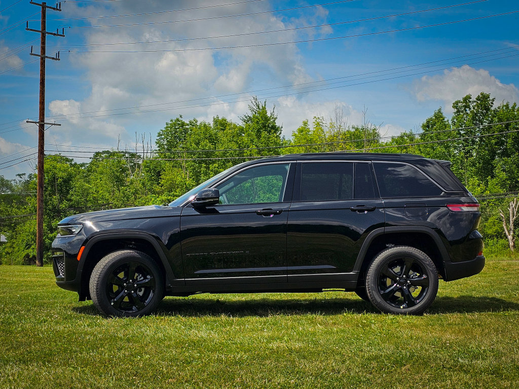 New 2026 Jeep Grand Cherokee Limited w/ Limited Altitude Package AWD/4WD image 6