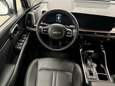 Used 2025 Kia Sorento S w/ Panoramic Sunroof Package FWD image 12