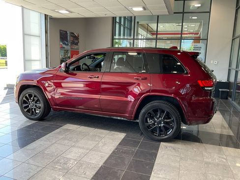 Used 2020 Jeep Grand Cherokee Altitude AWD/4WD image 4