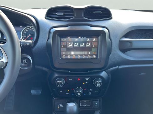 Used 2021 Jeep Renegade Latitude image 16