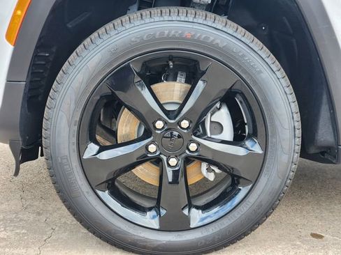 New 2026 Jeep Grand Cherokee Limited w/ Limited Altitude Package image 7