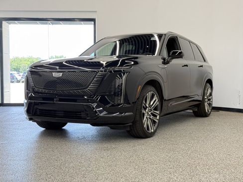 Used 2026 Cadillac Vistiq Platinum w/ LPO, Floor Liner Package AWD/4WD image 1