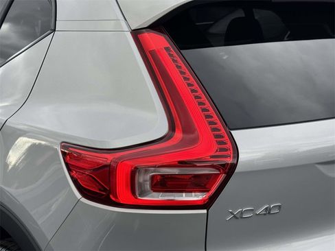 Certified 2025 Volvo XC40 B5 Plus image 8