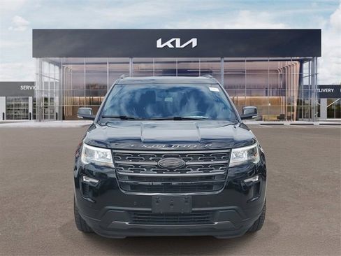 Used 2018 Ford Explorer XLT w/ Equipment Group 202A image 2