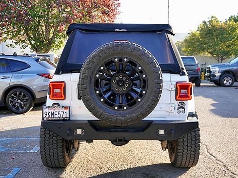 Used 2018 Jeep Wrangler Unlimited Sahara image 11