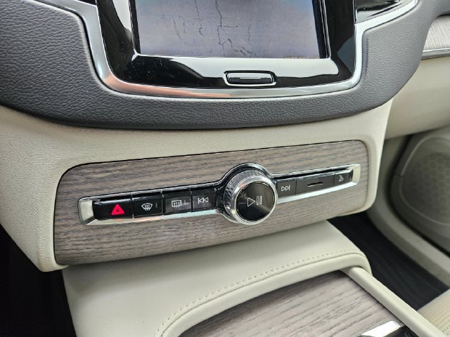 Certified 2023 Volvo XC90 T8 Ultimate w/ Protection Package Premier AWD/4WD image 28
