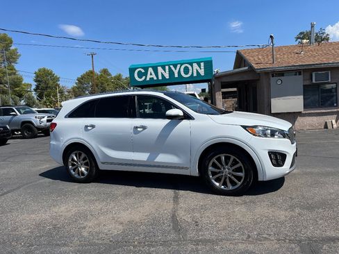 Used 2017 Kia Sorento SX image 2