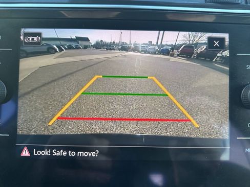 Used 2022 Volkswagen Tiguan SE image 24