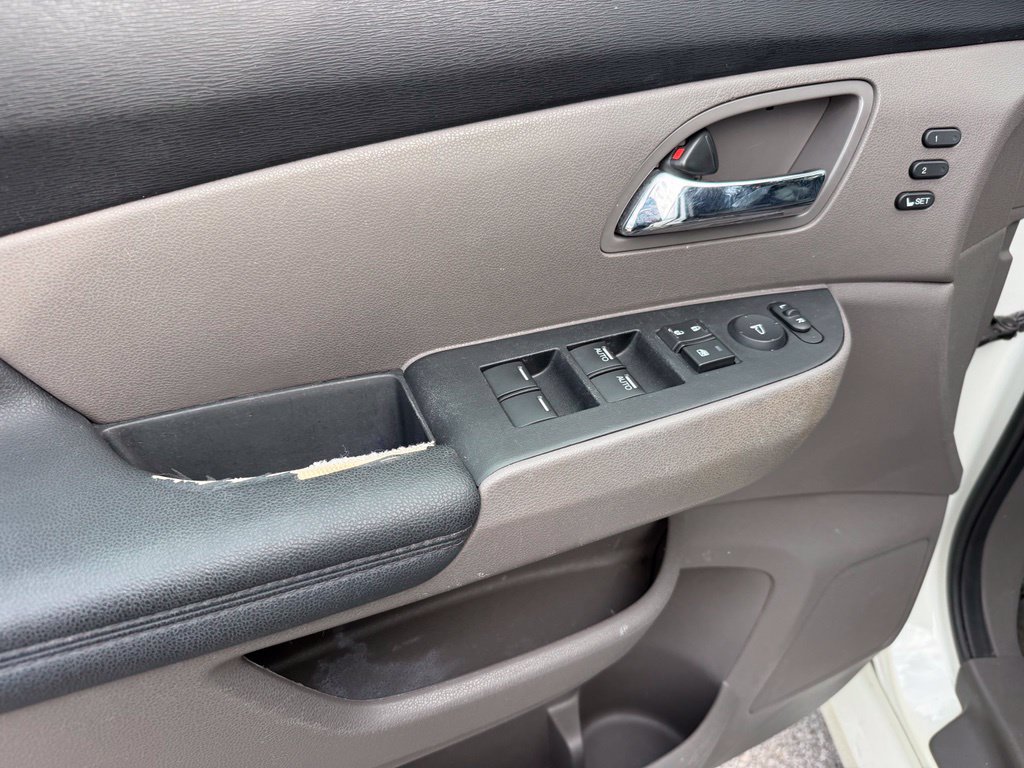 Used 2016 Honda Odyssey Touring Elite image 14