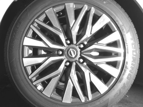 Used 2025 Nissan Altima 2.5 SV FWD image 12