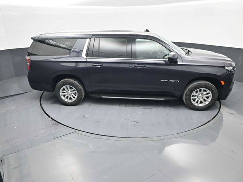 Used 2024 Chevrolet Suburban LT image 38