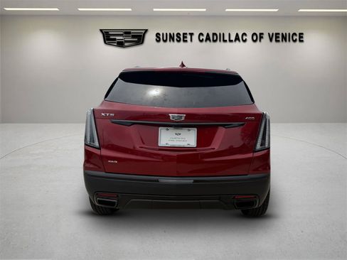 Certified 2022 Cadillac XT5 Sportv w/ LPO, ONYX Package AWD/4WD image 4