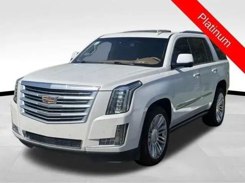Used 2016 Cadillac Escalade Platinum AWD/4WD image 3