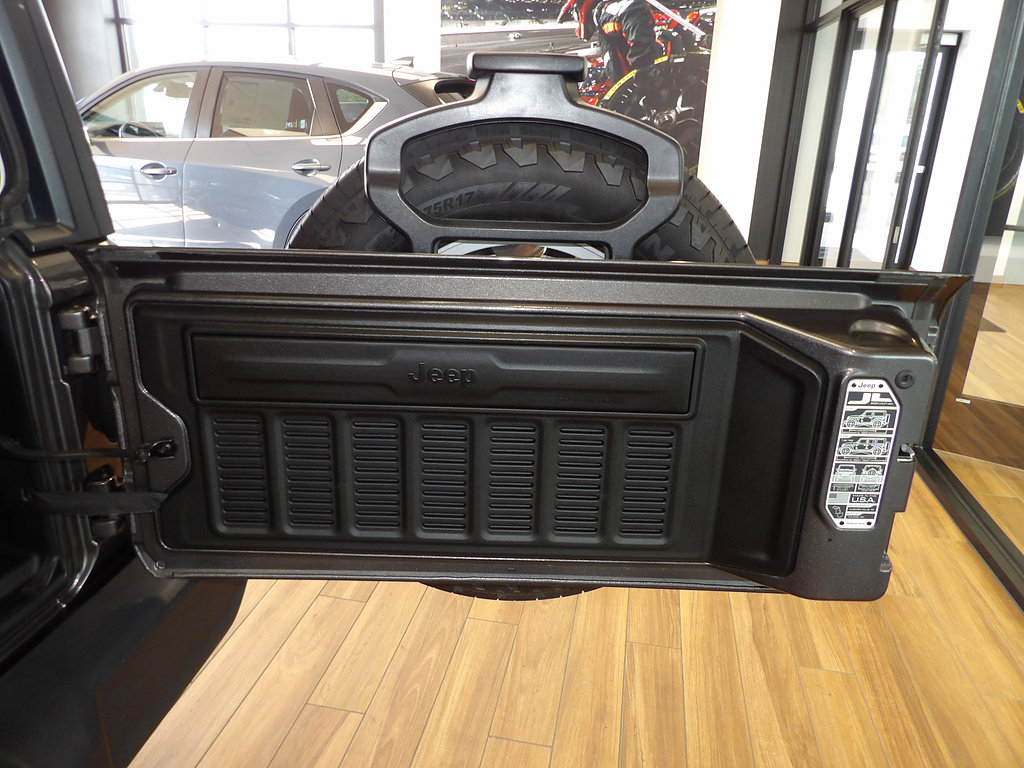 Used 2024 Jeep Wrangler Unlimited Sport AWD/4WD image 21