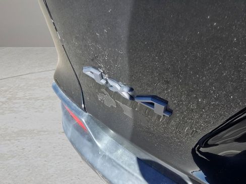 Used 2019 Jeep Cherokee Trailhawk w/ Cold Weather Group image 22