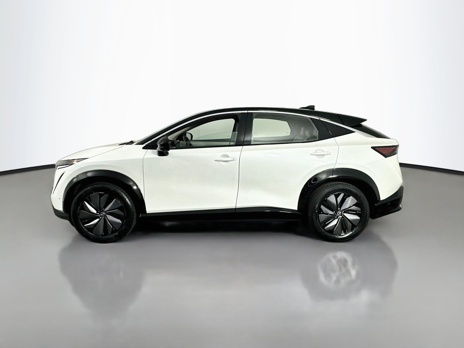 Used 2024 Nissan Ariya FWD image 4
