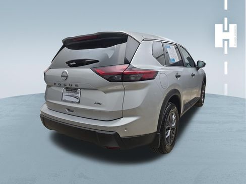 Used 2025 Nissan Rogue S AWD/4WD image 4