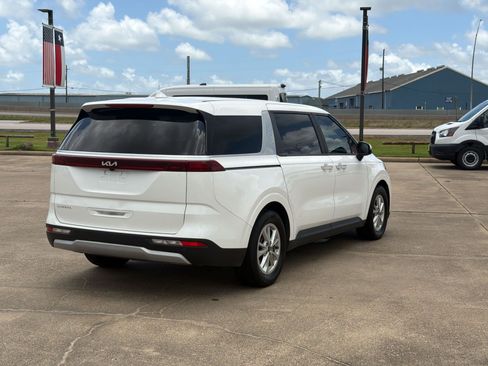 Used 2023 Kia Carnival LX FWD image 9