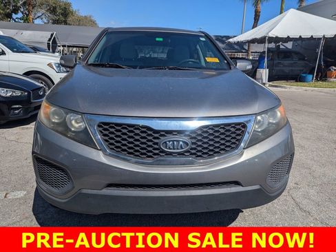 Used 2011 Kia Sorento LX image 2