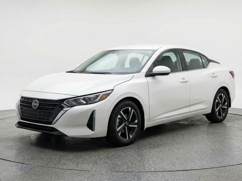 Used 2025 Nissan Sentra SV image 3